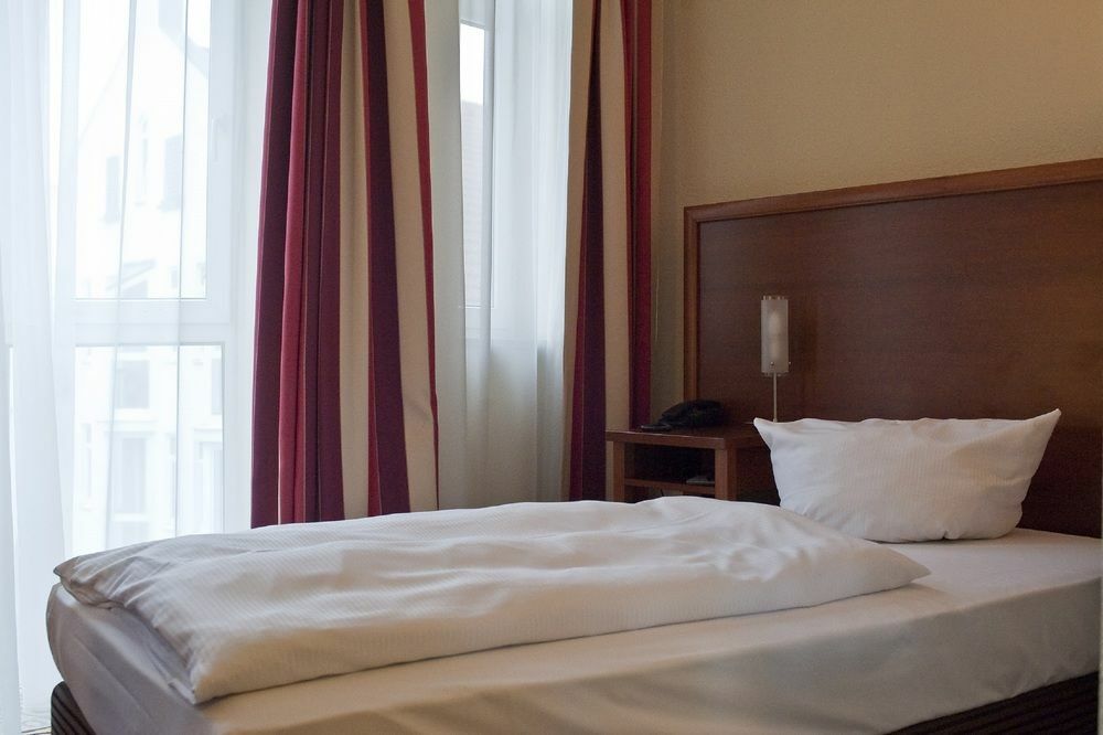 Dormero Hotel Muenchen-Kirchheim Messe Kirchheim bei Muenchen Buitenkant foto